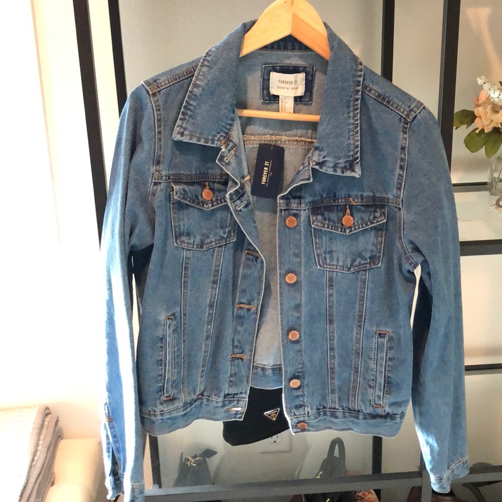Forever 21 jean jacket size small